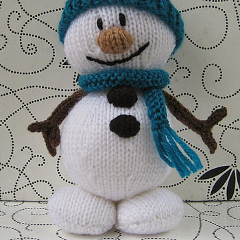Fluffy & Fuzz, blue, white, smiling, fuzz, fluffy, snowman, brown, knitted, adorable HD wallpaper