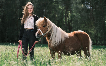 Smiling Girl and Pony, animal, girl, smile, pony HD wallpaper