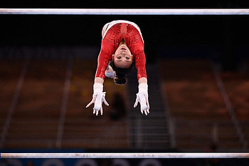 Sunisa Lee, Supportive father, Homemade balance beam, Dedication pays off HD wallpaper