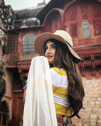 Sreeleela, flash graphy, street fashion HD phone wallpaper