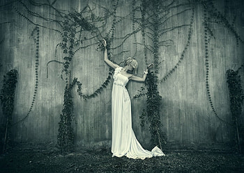 Set me , emotion, feeling, alone, ground, prisoner, lady, leaves, plant, white dress, love, waiting, wall, chains, i love you HD wallpaper