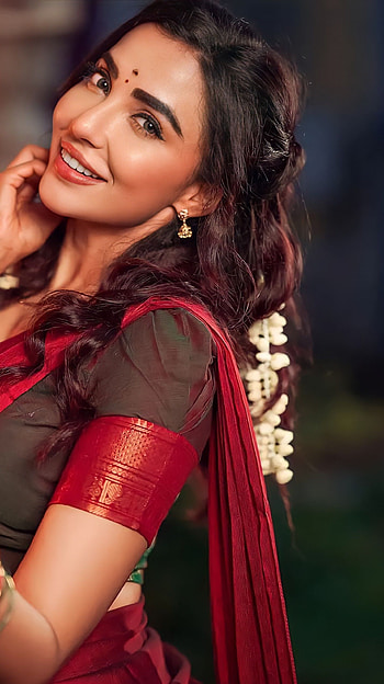 Parvati Nair, malayalam actress HD phone wallpaper