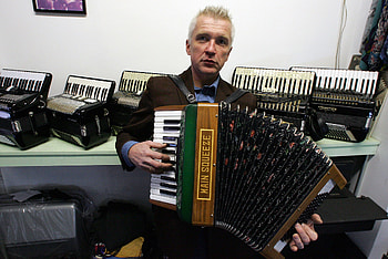 Walter khr performer, Bandleader and accordion, Accordion evangelist dies, Evangelist dies at HD wallpaper