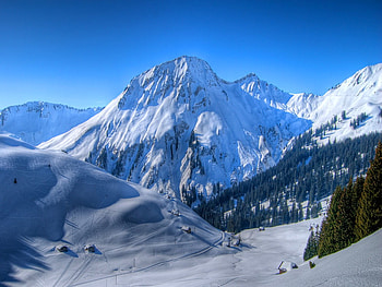 Winter landscape, blue, winter, slope, landscape, beautiful, houses, track, mountain, nature, sky, peak, hill HD wallpaper