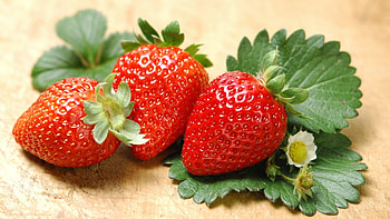 Juicy strawberries, Vintage vibe, Strawberry shortcake, Kawaii HD wallpaper