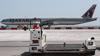 Qatar Airways flight, Strip searched, The New York Times HD wallpaper