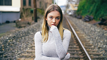 Trackside Actress Portrait — Ultra, actress, Sydney Sweeney HD wallpaper