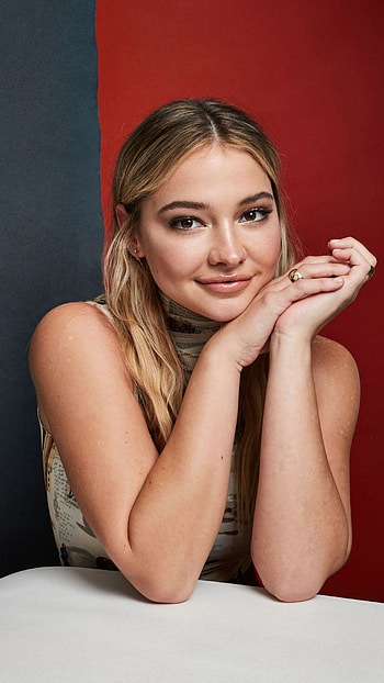 Madelyn cline, hollywood actress HD phone wallpaper