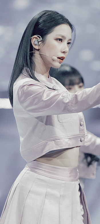 Kep1er K-pop , Yu Jin, Vibrant background, Idol HD phone wallpaper