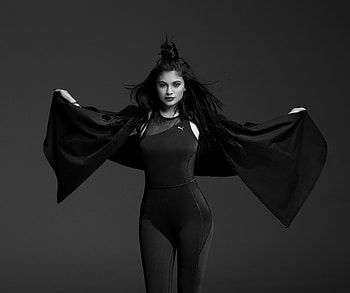 Kylie Jenner Black And White , kylie-jenner, celebrities, girls, model, monochrome, black-and-white HD wallpaper