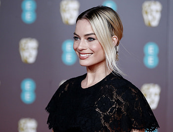2020, Margot Robbie, sweet smile, actress HD wallpaper