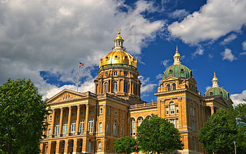 Des Moines cityscape, Bright lights, Urban vibes, Vibrant atmosphere HD wallpaper