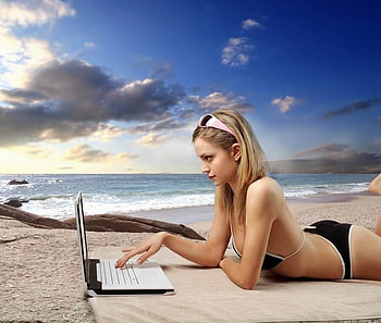 SUMMER DAZE, summer, notebook, girl, beach HD wallpaper