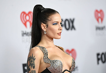 Halsey, Gorgeous red carpet looks, iHeartRadio Music Awards, Glamorous style HD wallpaper