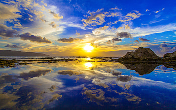 Golden reflection, blue, golden, graphy, beach, Hawaii, reflection, yellow, , clouds, nature, Oahus, sky, , water, sun, sunset, beauty HD wallpaper