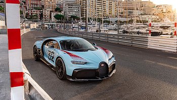 Bugatti Chiron Pur Sport Grand Prix 2022 4 Cars HD wallpaper