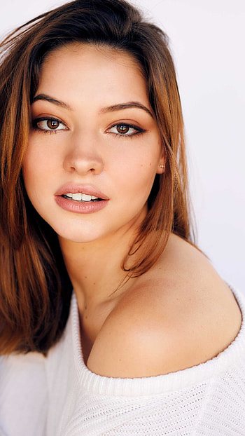 Madelyn cline, hollywood actress, sexy curves HD phone wallpaper