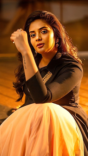 Sreemukhi, telugu actress HD phone wallpaper