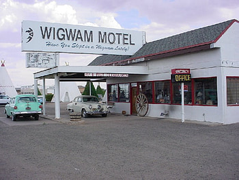 Mid 1950's again, monument, motel, fun, historic HD wallpaper