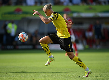 Dribbling, Erling Haaland HD wallpaper
