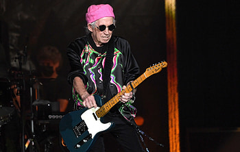 Keith Richards, Legendary musician, Iconic figure, Rock 'n' roll lifestyle HD wallpaper