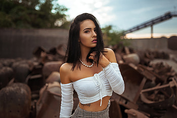 Dark Haired Girls Intense Eye Contact, girls, model HD wallpaper