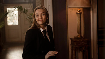 Killing Eve, Suspenseful plot, Intriguing characters, Twisted secrets HD wallpaper