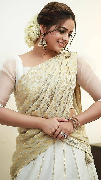 Bhavana, mallu aunty, saree lover HD phone wallpaper