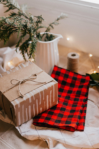 Holidays, Holiday, Box, Gift, Present, Garland, Handkerchief, Kerchief HD phone wallpaper