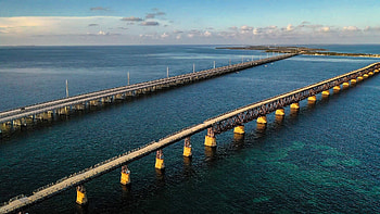 Key West road trip, Leisurely drive, Relaxing journey, Car rental HD wallpaper