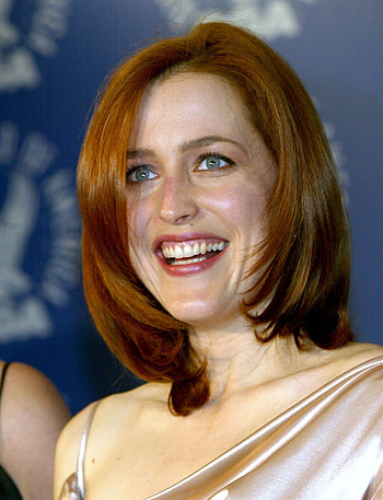 Gillian Anderson, Awe-Inspiring Actress, Celebrity Backgrounds, Hollywood Sensation HD phone wallpaper