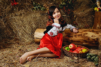 Little girl, childhood, blonde, fair, sit, nice, fruit, adorable, bonny, leg, sweet, Belle, white, smile, Hair, girl, comely, sightly, pretty, face, lovely, pure, child, fun, graphy, cute, baby, , Nexus, beauty, kid, feet, beautiful, people, little, pink, lying, wood, apple, princess, dainty HD wallpaper