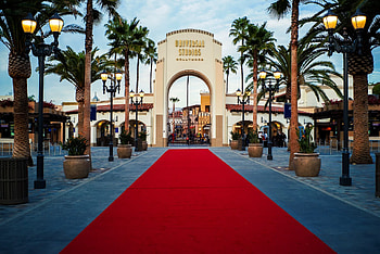 Universal Studios Hollywood, Uber ride, Theme park transportation, Uber app HD wallpaper