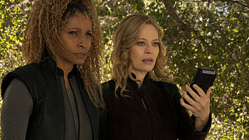 Jeri Ryan Michelle Hurd Rafaella Seven of Nine Star Trek Picard HD wallpaper