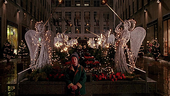 Home Alone 2, Christmas movie marathon, Family-friendly comedy, Festive holiday spirit HD wallpaper