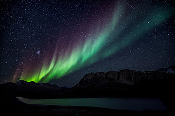Northern lights, colorful, light trails starry night HD wallpaper