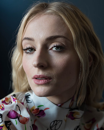 Sophie Turner, Joe Jonas, Discovering sansa stark, New York Times HD phone wallpaper