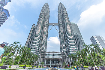 Petronas Twin Towers, Architectural masterpiece, Kuala Lumpur, Cityscape HD wallpaper
