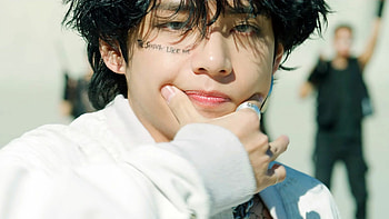 BTS Music, BTS V , Stunning backgrounds, Memorable moments HD wallpaper