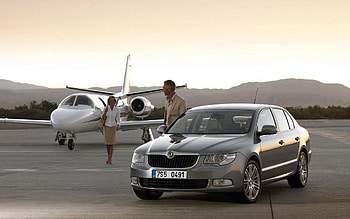 scoda, man, car, plane, woman HD wallpaper