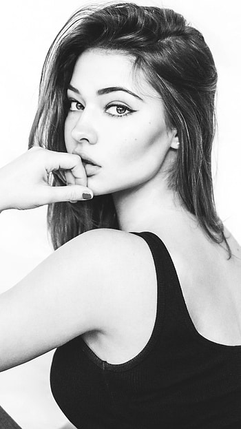 Madelyn Cline, hollywood actress HD phone wallpaper