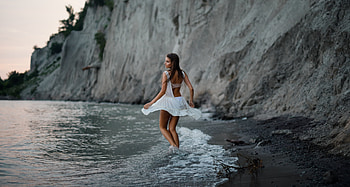 Happy Girl, sea, happy, girl, beach HD wallpaper
