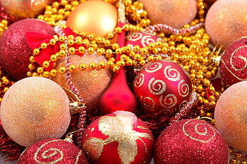 Christmas decorations, golden, holidays, graphy, cute, balls, gold, garland, ball, christmas, red, decorations, candles, lovely, new year HD wallpaper