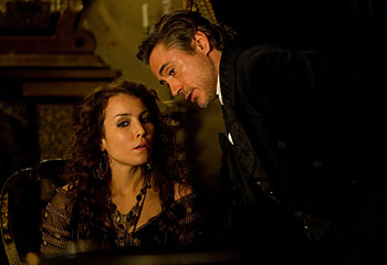 Noomi Rapace, Ultra , Striking backgrounds, Mesmerizing visuals HD wallpaper