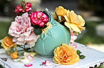 Flowers, Roses, Petals, Blur, Smooth, Table, Vase HD wallpaper
