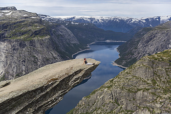 Troll tongue wonder, Trolltunga in Norway, Blog about hidden places, Norwegian adventures HD wallpaper