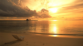 Sunset over the beach, sky, nature, sunset, cloud, beach HD wallpaper