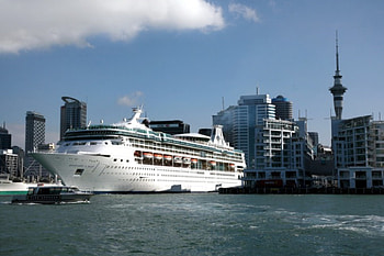 *** The ship in the bay ***, sea, ship, boats, bay, sky, ocean HD wallpaper