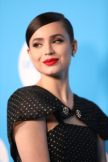 Sofia Carson, Style, Clothes, Outfits HD phone wallpaper