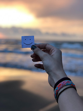 Hand, Miscellanea, Miscellaneous, Smile, Paper, Positive, Emoticon, Smiley HD phone wallpaper